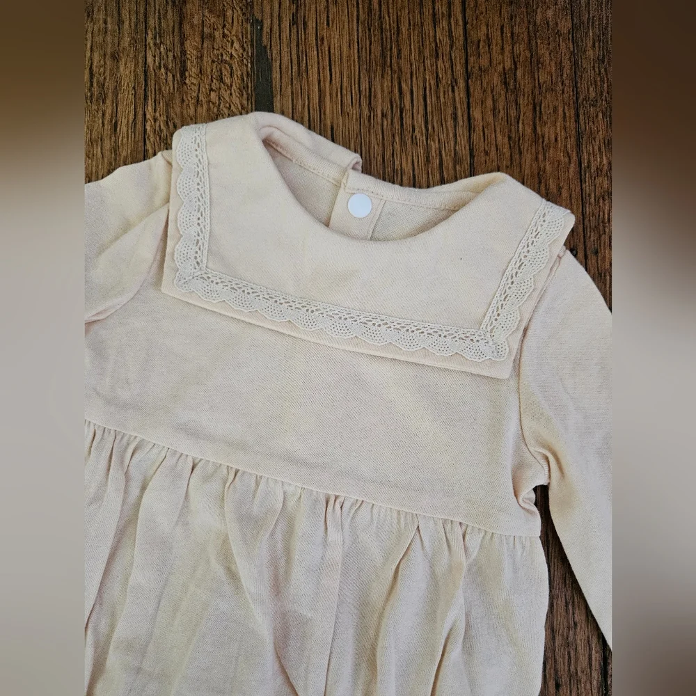 Infant Girl Lace Longsleeve Bodysuit with square collar Size 0-3 Months